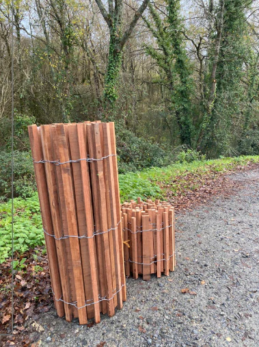 Ganivelle bois massif bois exotique rouge - hauteur 120 cm - L=5m - non appointée (écart 4/5 cm) - Image 5